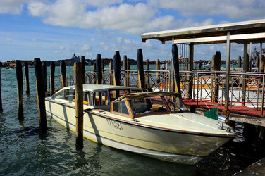 LUNGOMARE di VENEZIA. Fotografie di Giulio Azzarello &copy;2016.