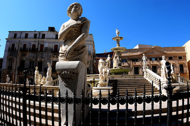 PIAZZA PRETORIA a Palermo panoramiche e particolari. Fotografie di Giulio Azzarello &copy;2014.