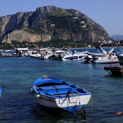 MONDELLO. Fotografie di Giulio Azzarello &copy;2022.