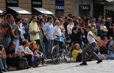 DANZE URBANE contemporanee per le vie di Palermo. Fotografie di Giulio Azzarello &copy;2014.