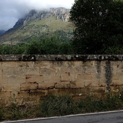 CAMMINANDO. Fotografie di Giulio Azzarello &copy;2024.