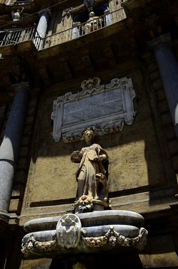 CENTRO STORICO di PALERMO fotografie di Giulio Azzarello &copy;2019.