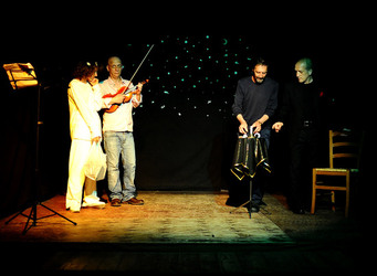 CLOCHARD uno spettacolo di e con Ludovico Caldarera. Fotografie di Giulio Azzarello &copy;2017.