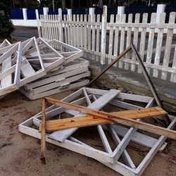 LEGNI SPEZZATI. Fotografie di Giulio Azzarello &copy;2022.