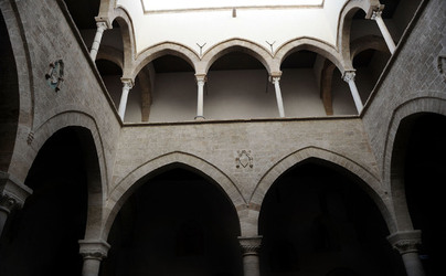 LOGGIATO arabo normanno allo Steri di Palermo. Fotografie di Giulio Azzarello &copy;2014.