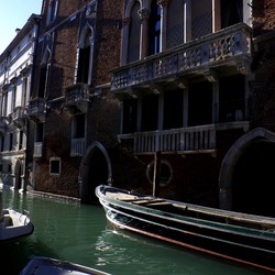 VENEZIA fotografie di Giulio Azzarello &copy;2022.