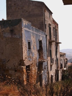 I RUDERI DI POGGIOREALE a Gibellina in Sicilia. Fotografie di Giulio Azzarello ©2014. I RUDERI DI POGGIOREALE a Gibellina in Sicilia. Fotografie di Giulio Azzarello ©2014.