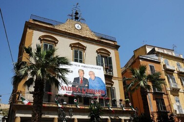 CAMILLERI e MONTALBANO a Porto Empedocle Agrigento . Fotografie di Giulio Azzarello ©2014. CAMILLERI e MONTALBANO a Porto Empedocle Agrigento . Fotografie di Giulio Azzarello ©2014.