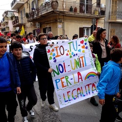 AFROCHE. Fotografie di Giulio Azzarello ©2024. AFROCHE. Fotografie di Giulio Azzarello ©2024.