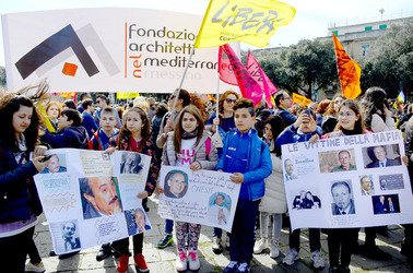 LIBERA giornata della memoria a Messina. 21 Marzo 2106. Fotografie di Giulio Azzarello ©. LIBERA giornata della memoria a Messina. 21 Marzo 2106. Fotografie di Giulio Azzarello ©.