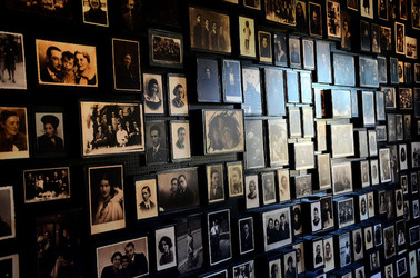 AUSCHWITZ BIRKENAU il percorso della memoria e i documenti. Fotografie di Giulio Azzarello &copy;2016.