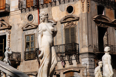 PIAZZA PRETORIA a Palermo panoramiche e particolari. Fotografie di Giulio Azzarello &copy;2014.