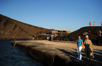 PROCESSIONE RELIGIOSA DEL MARE a Linosa. Fotografie di Giulio Azzarello ©2014. PROCESSIONE RELIGIOSA DEL MARE a Linosa. Fotografie di Giulio Azzarello ©2014.