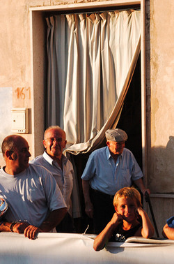 ANZIANI fotografie di Giulio Azzarello &copy;2014.