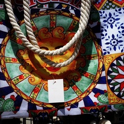 SOUVENIR. Fotografie di Giulio Azzarello ©2023. SOUVENIR. Fotografie di Giulio Azzarello ©2023.