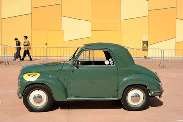 AUTO CLASSICHE ovvero la loro modernit&agrave; in mostra con tanti modelli del passato. Fotografie di Giulio Azzarello &copy;2014.
