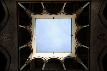 LOGGIATO arabo normanno allo Steri di Palermo. Fotografie di Giulio Azzarello &copy;2014.