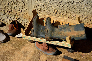 SCARPE di persone povere. Fotografie di Giulio Azzarello &copy;2016.