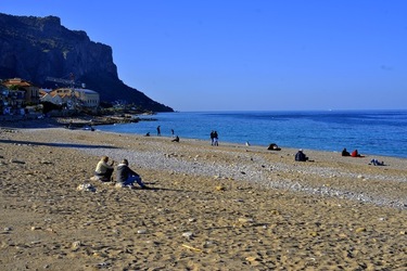 MARE e SPIAGGIA fotografie di Giulio Azzarello ©2019. MARE e SPIAGGIA fotografie di Giulio Azzarello ©2019.