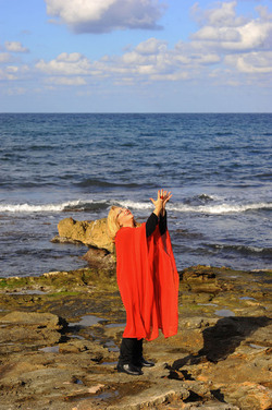 SARA FAVARO attrice e scrittrice italiana. Fotografie di Giulio Azzarello &copy;2015 2016.
