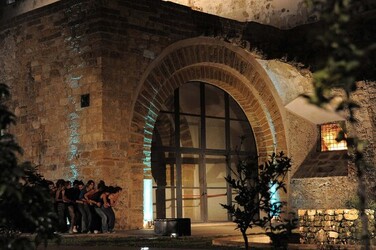 DANZE URBANE contemporanee per le vie di Palermo. Fotografie di Giulio Azzarello &copy;2014.