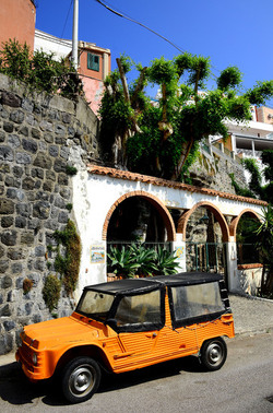 ISOLA DI USTICA il paese. Fotografie di Giulio Azzarello ©2016. ISOLA DI USTICA il paese. Fotografie di Giulio Azzarello ©2016.