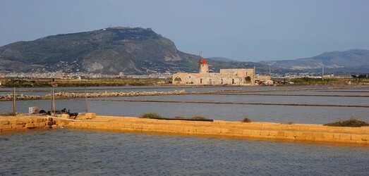 LE SALINE di Trapani in Sicilia. Fotografie di Giulio Azzarello ©2014. LE SALINE di Trapani in Sicilia. Fotografie di Giulio Azzarello ©2014.
