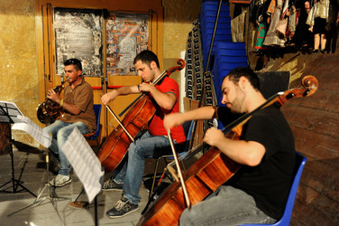 GIACOMO CUTICCHIO e il suo ensemble musicale. Fotografie di Giulio Azzarello &copy;2014.