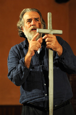 CARLO MAGNO spettacolo epico di e con Mimmo Cuticchio. Fotografie di Giulio Azzarello &copy;2014.