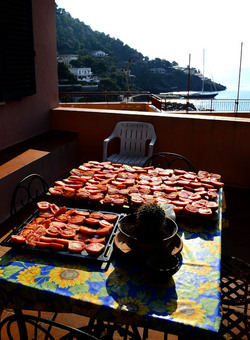 ISOLA DI USTICA il paese. Fotografie di Giulio Azzarello ©2016. ISOLA DI USTICA il paese. Fotografie di Giulio Azzarello ©2016.