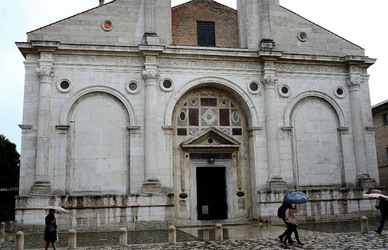 TEMPIO MALATESTIANO e SPIAGGIA di Rimini. Fotografie di Giulio Azzarello &copy;2016.