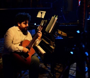 GIUSEPPE di BELLA artista musicista. Fotografie di Giulio Azzarello &copy;2020.