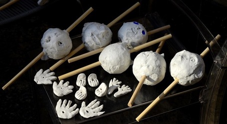 SARA CUTICCHIO e il suo laboratorio per i bambini. Fotografie di Giulio Azzarello &copy;2020.