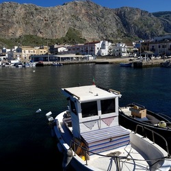 ISOLA. Fotografie di Giulio Azzarello &copy;2024.