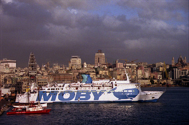IL PORTO DI GENOVA panoramiche e particolari. Fotografie di Giulio Azzarello &copy;2014.