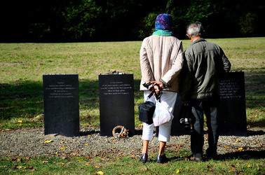 AUSCHHWITZ BIRKENAU le lapidi della memoria. Fotografie di Giulio Azzarello &copy;2016.