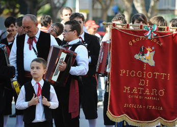 GRUPPO FOLK SICILIANO a Marsala. Fotografie di Giulio Azzarello &copy;2014.