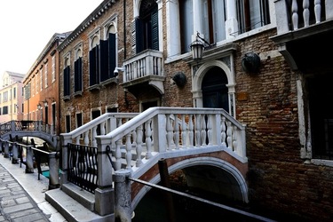 VENEZIA fotografie di Giulio Azzarello ©2020. VENEZIA fotografie di Giulio Azzarello ©2020.