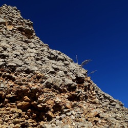 RUDERE DI PIETRA. Fotografie di Giulio Azzarello &copy;2022.