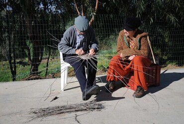 CESTO tipico tradizionale siciliano impagliato. Fotografie di Giulio Azzarello &copy;2014.