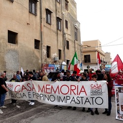 AFROCHE. Fotografie di Giulio Azzarello ©2024. AFROCHE. Fotografie di Giulio Azzarello ©2024.