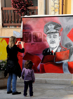 IL MURO DELL ANTIMAFIA e della legalit&agrave; a Partinico in Sicilia. Fotografie di Giulio Azzarello &copy;2014.