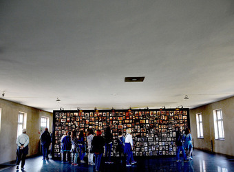 AUSCHWITZ BIRKENAU il percorso della memoria e i documenti. Fotografie di Giulio Azzarello &copy;2016.