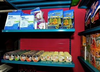 NEGOZIO di ANIMALI. Fotografie di Giulio Azzarello ©2018. NEGOZIO di ANIMALI. Fotografie di Giulio Azzarello ©2018.