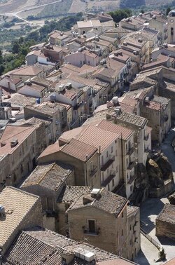 SPERLINGA comune e paese delle madonie in Sicilia. Fotografie di Giulio Azzarello &copy;2014.
