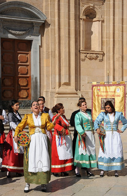 GRUPPO FOLK SICILIANO a Marsala. Fotografie di Giulio Azzarello &copy;2014.