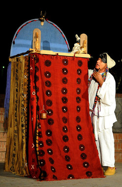 BRUNO LEONE e il suo Pulcinella spettacolo. Fotografie di Giulio Azzarello ©2014. BRUNO LEONE e il suo Pulcinella spettacolo. Fotografie di Giulio Azzarello ©2014.