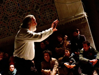 Mimmo Cuticchio in un suo spettacolo. Fotografie di Giulio Azzarello &copy;2017.