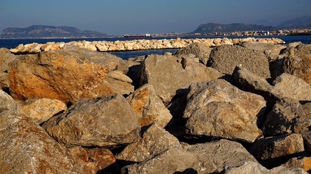 BARCHE. Fotografie di Giulio Azzarello ©2022. BARCHE. Fotografie di Giulio Azzarello ©2022.