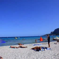 MONDELLO. Fotografie di Giulio Azzarello ©2022.